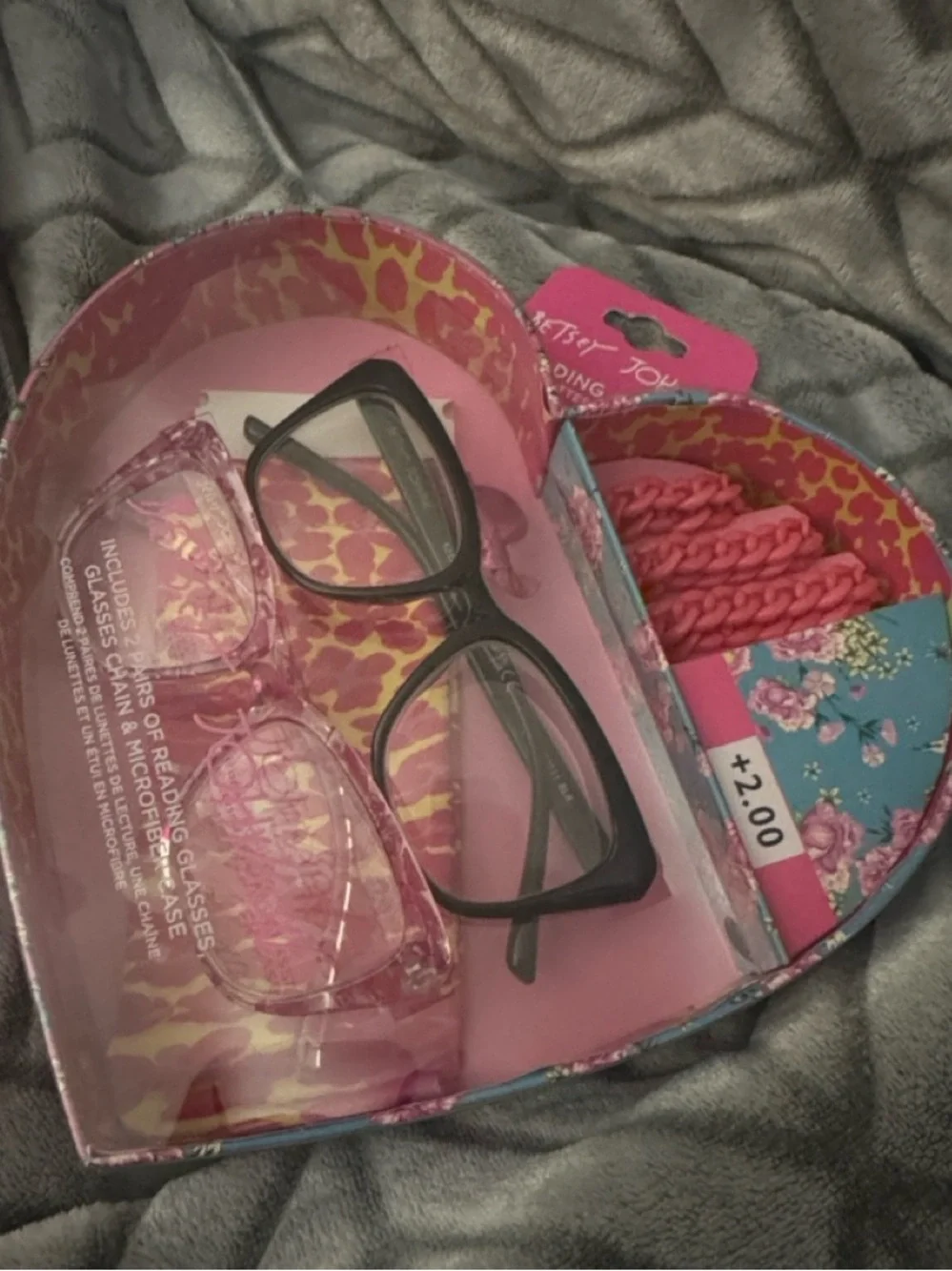 Betsey Johnson reading glasses set - Picture 2 of 3